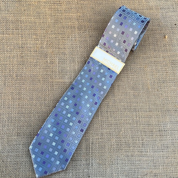 🎯NWT Michael Kors 100% Silk tie Geo Design gray lavender - Picture 2 of 6
